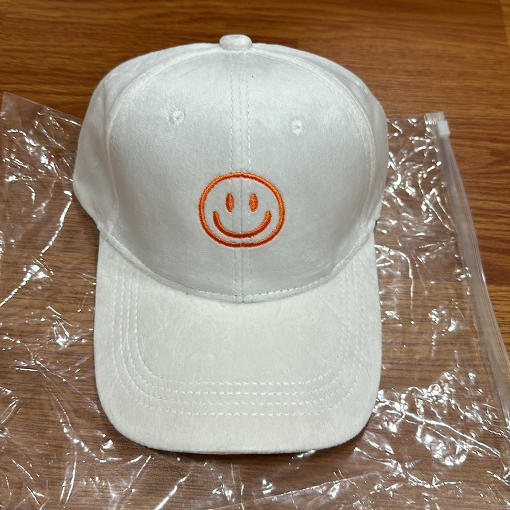 Smiley face hat - Picture 3 of 4